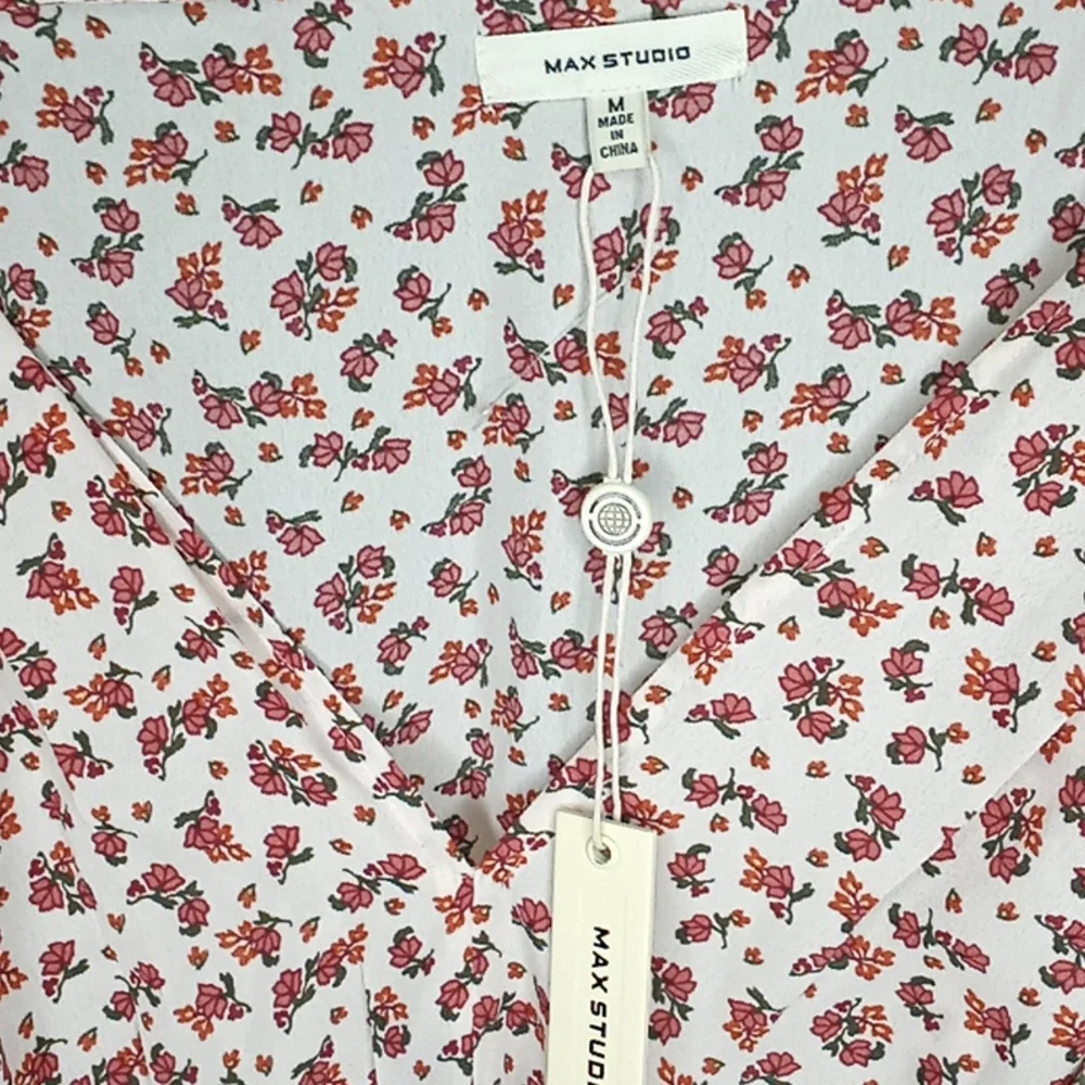 Max studio White/Red Blouse Women's Sz Medium NWTS - Picture 3 of 3